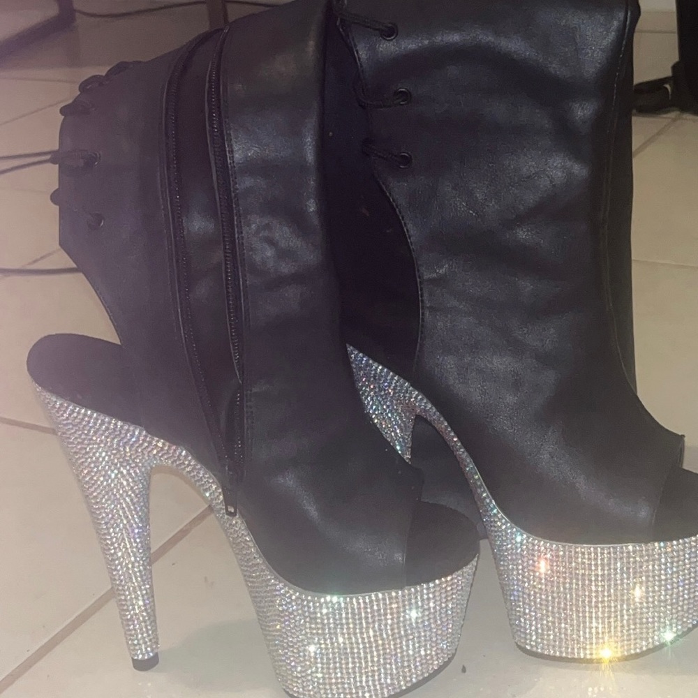 I am selling dancer exotic shoes size 6 worn once didn’t like them on me